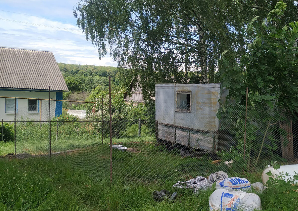 Это мое фото. Бардак на участке - после завершения стройки.)))