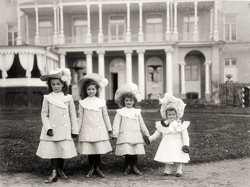 Царские дочери, Великие княжны Ольга, Татьяна, Мария, Анастасия. Царское Село, 1903 год.