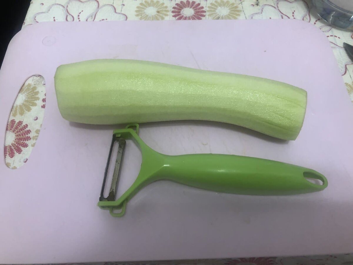 почищенный кабачок