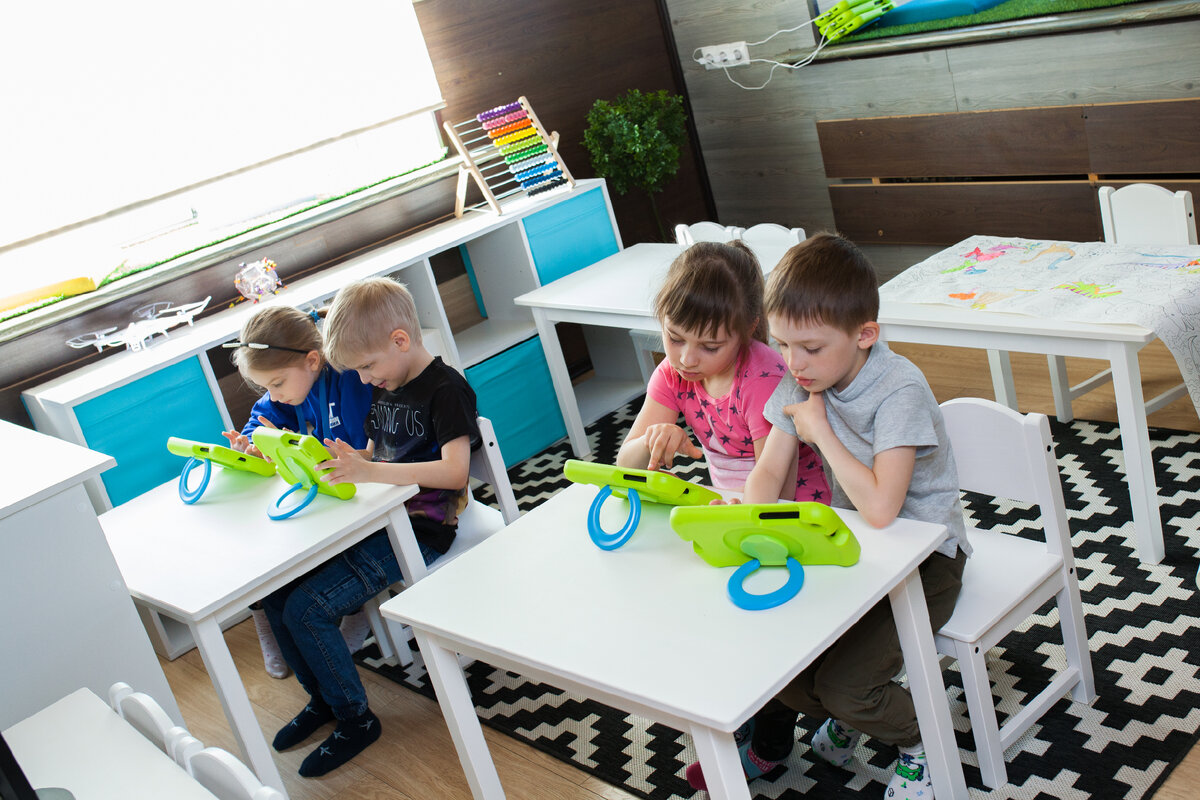 Студенты Академии "TOP" на занятиях.