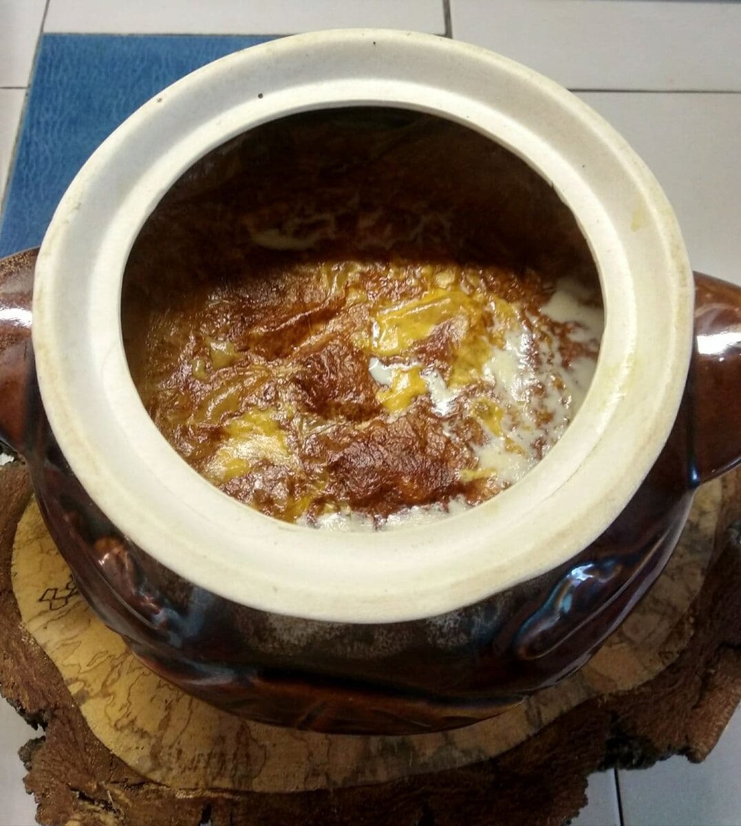 Сначала топленой молоко, а потом уже и творожок! Вкус получается необычный.