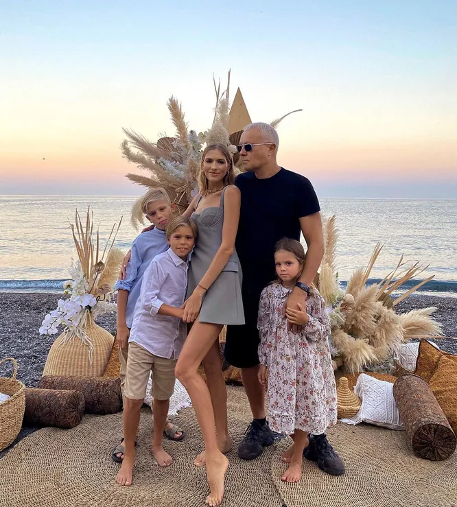 Елена Перминова и Александр Лебедев с детьми, @lenaperminova