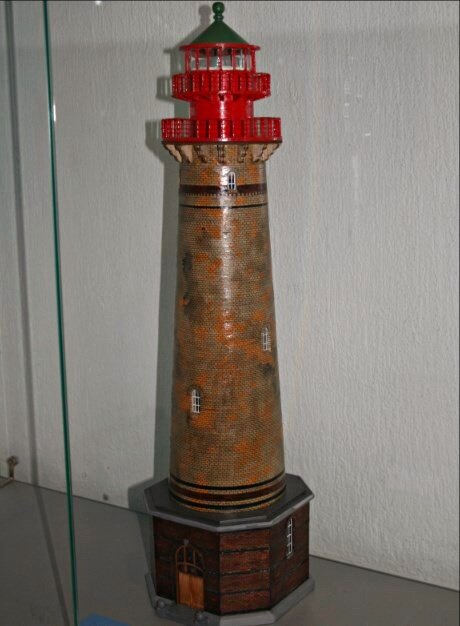 Маяк Аркона находится на немецком Балтийском побережье в земле Мекленбург-Передняя Померания , с международным серийным номером C 1062 . Он расположен на мысе Аркона на полуострове Виттов на северной оконечности острова Рюген.