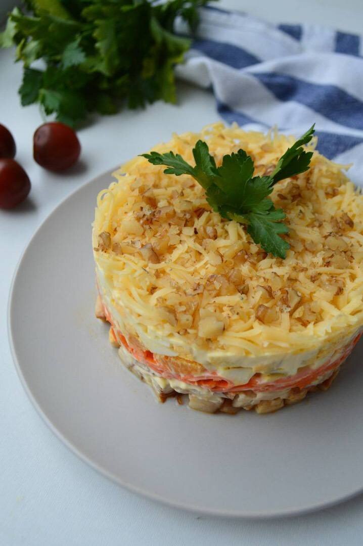 Салат с корейской морковью и курицей