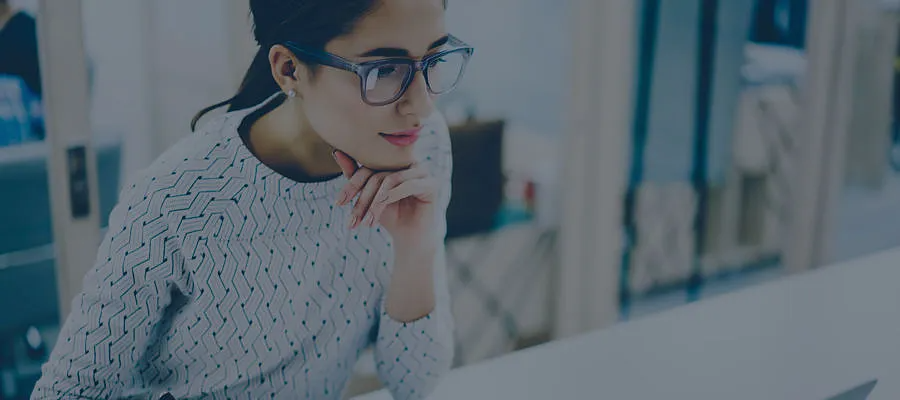 Кому нужно носить очки с покрытием против излучения экранов гаджетов? Можно ли подобрать их самостоятельно? Зависит ли выбор очковых линз от сферы деятельности?