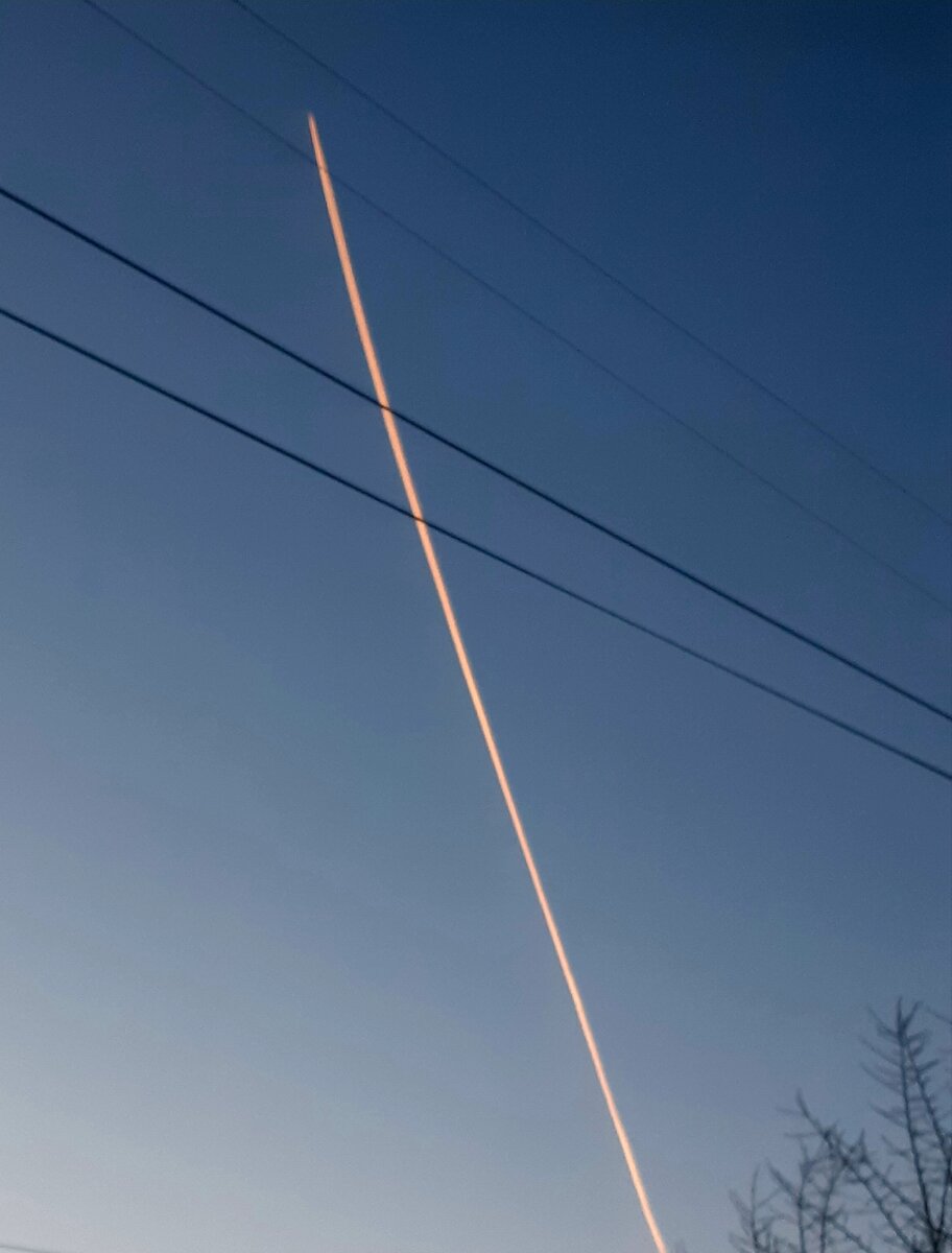 На фото: Airbus A321 на высоте 11 тыс. метров над Омском. Рейс U63967 из Екатеринбурга в Ухань 19.01.2022 в 17:25 ОМВ. 