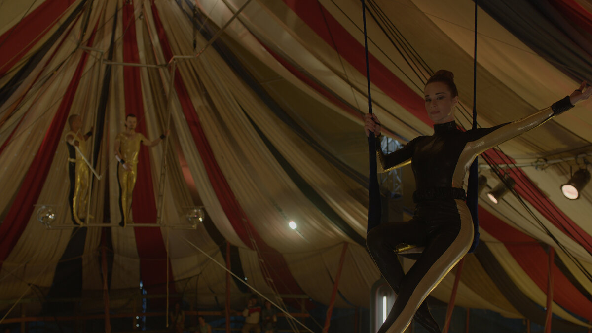 Маргарита в цирковом костюме (кадр из фильма "Шоу Мистико", 2018)