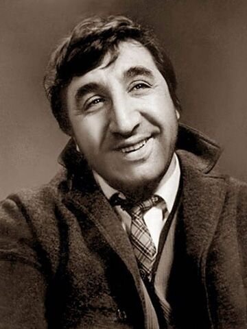 Фрунзик Мкртчян в молодости. Источник frunzik.com