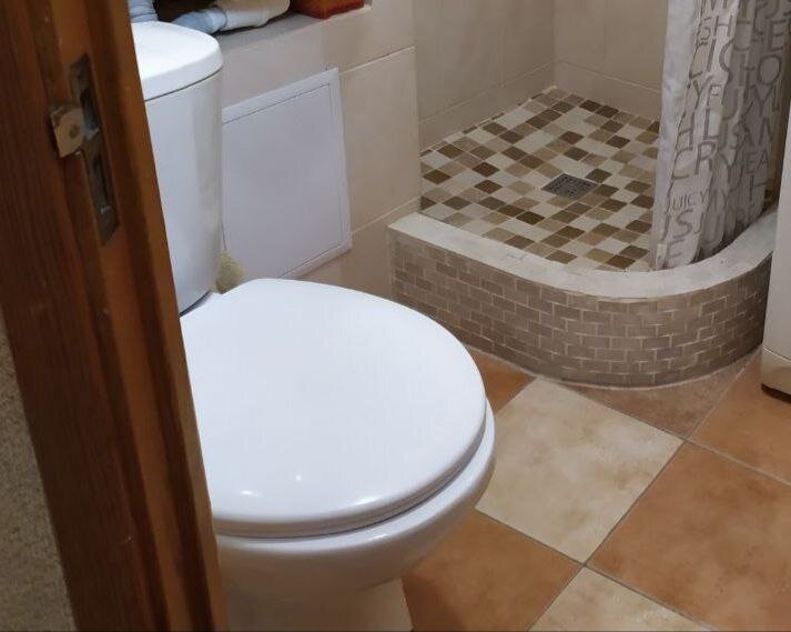 Cea mai umedă cameră din casă este baia.