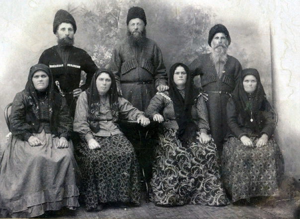 Казаки ст. Усть-Джегутинской. Фото с сайта - https://sun9-43.userapi.com/s/v1/if2/c46I4Brhx9GKEPlXwB0_1aMSRMGS__Jfm3gUdK73TeFy9xex2auSUw4RP6deSso78tgZDlUngsa7joXv1ZV3e-mK.jpg?size=604x441&quality=95&type=album