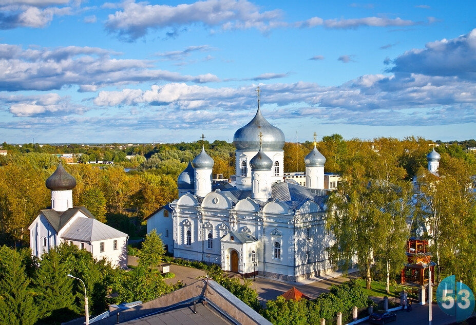 фото с сайта https://eparchiya-viborg.ru/news/8831-v-nedelju-20-ju-po-pjatidesjatnice-episkop-vyborgskij-i-priozerskij-ignatij-i-mitropolit-novgorodskij-i-starorusskij-lev-sovershili-liturgiju-v-pokrovskom-sobore-velikogo-novgoroda.html