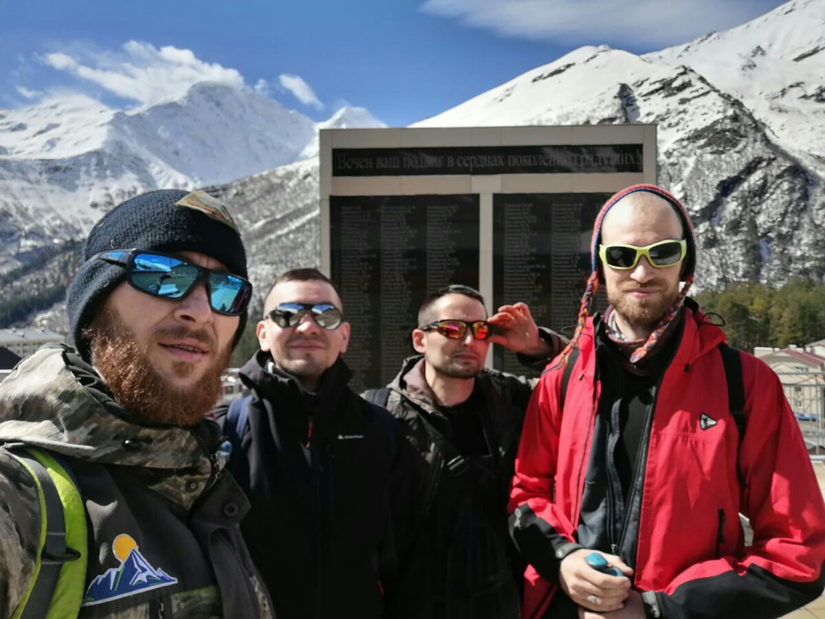 Типичные туристы-матрасники на Эльбрусе. 