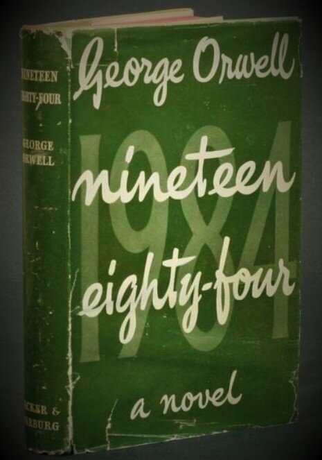 Обложка одного из первых изданий романа «1984» Джорджа Оруэлла (1949 г.) из библиотеки автора