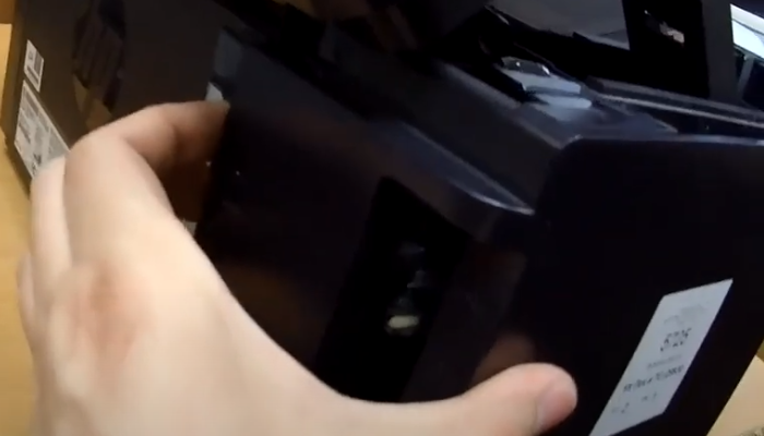 Фото 27. Снимаем плату вместе с черным пластиком