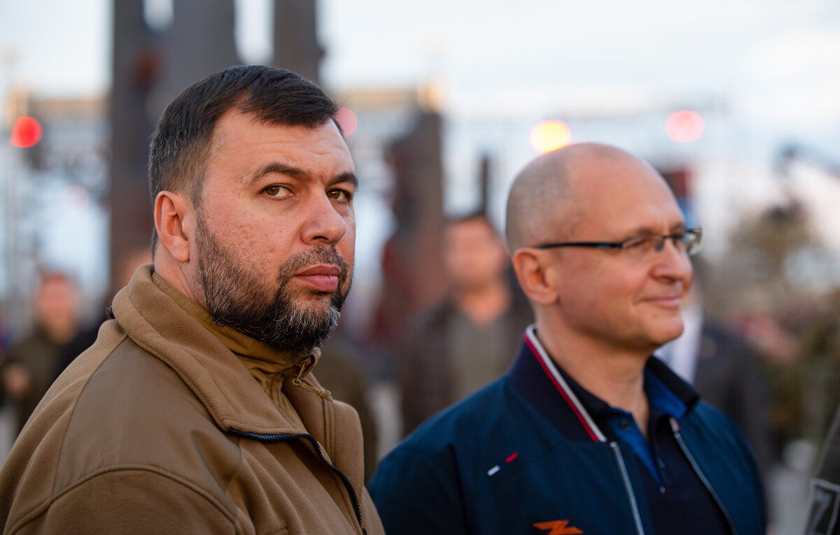    Врио главы ДНР Денис Пушилин и первый заместитель руководителя Администрации президента РФ Сергей Кириенко  Александр Река/ТАСС