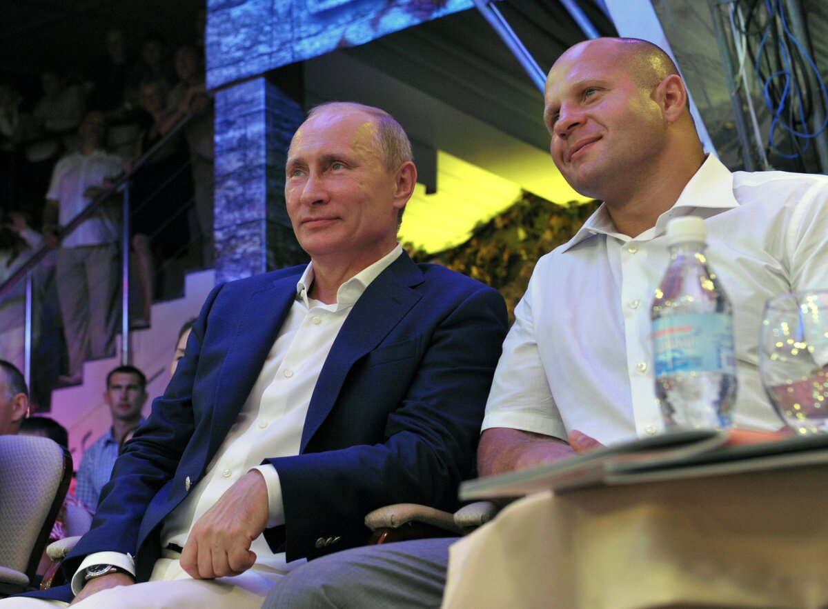    Владимир Путин и Федор Емельяненко Никольский Алексей/ТАСС