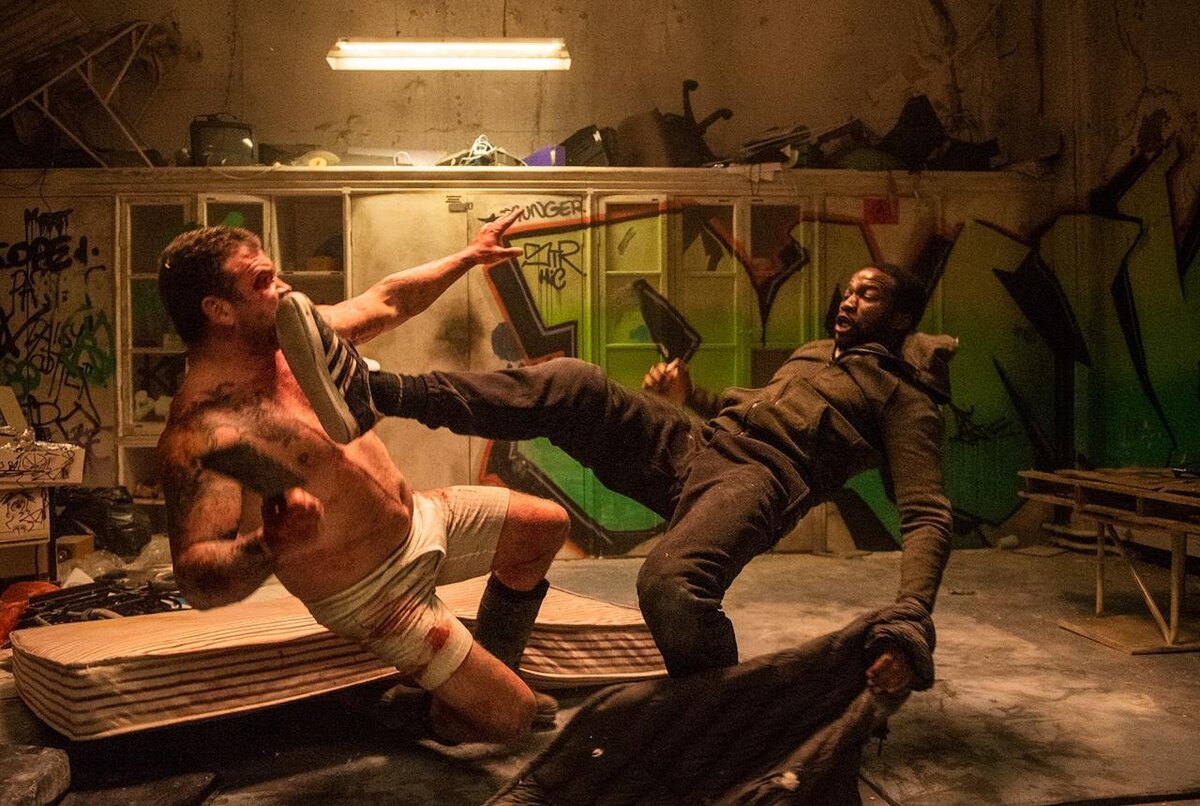 Кадр из серила "Банды Лондона"