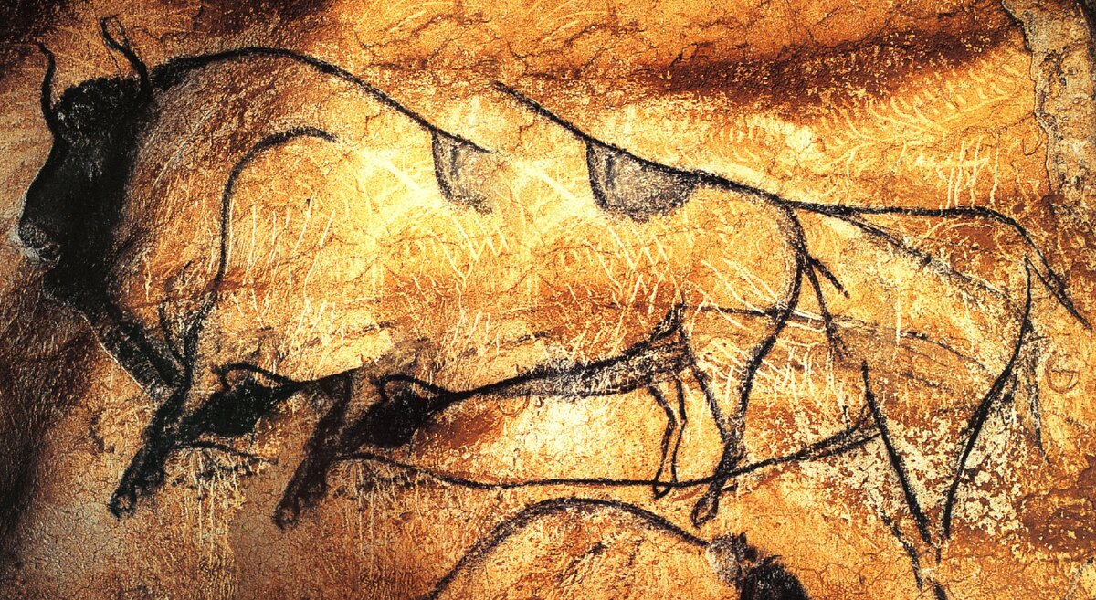нам кажется эти камни ерунда. но представьте  какой скачок сделало человечество с ними. такими камнями  первые люди создали например,  потрясающую пещерную живопись. посмотрите сколько неудачных попыток нанесли упорные люди прежде чем нарисовать быка...