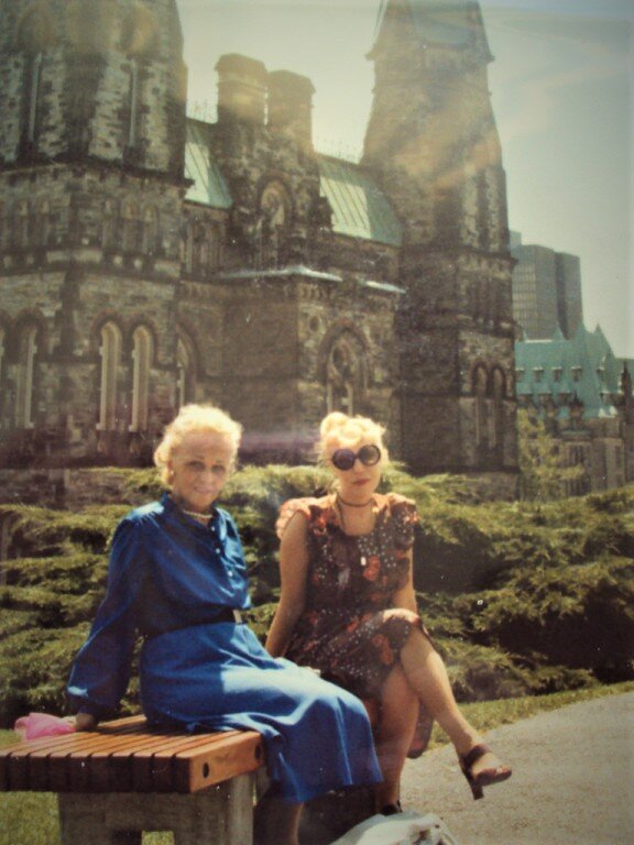 В Оттаве  с русской дворянкой .         Ей  83 года.