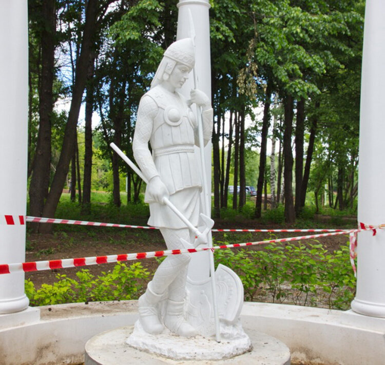 И сегодня история этого могущественного государства перетянута красной лентой...