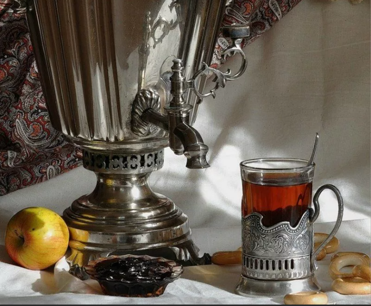 То, что во всем мире пьют чай, уже не новость. Это, пожалуй, самый популярный напиток в мире. Но в каждой стране свои традиции и рецепты приготовления.-8