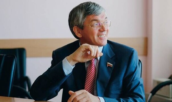 Депутат Государственной думы пожаловался на тяжёлые условия труда и недостойные служебные квартиры