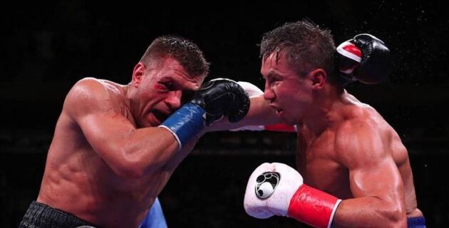 Фото: Ed Mulholland/Matchroom Boxing USAНовости спорта  Бокс  Профи-бокс143458 июля 15:24Тренер бывшего двукратного претендента на титул чемпиона мира в среднем весе Сергея Деревянченко (13-2, 10 КО) Андре Розье прокомментировал предложения о поединке от действующего чемпиона в двух весовых категориях мексиканца Сауля "Канело" Альвареса (53-1-2, 36 КО) и обладателя титула WBC в среднем дивизионе Джермалла Чарло (30-0, 22 KO) из США. Его слова приводит Boxingnews24.com.
