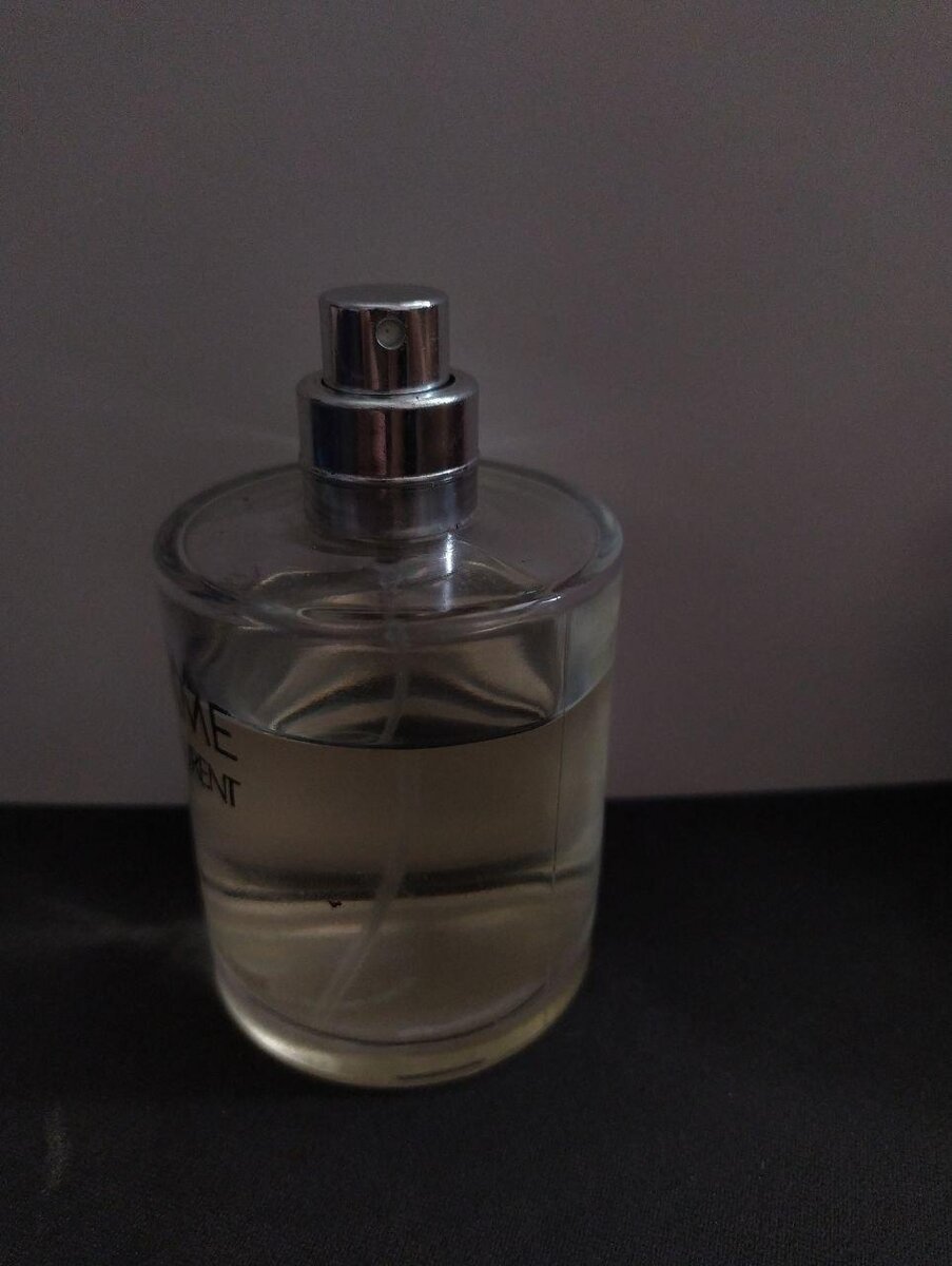 Флакон с духами. В конце оригинал.