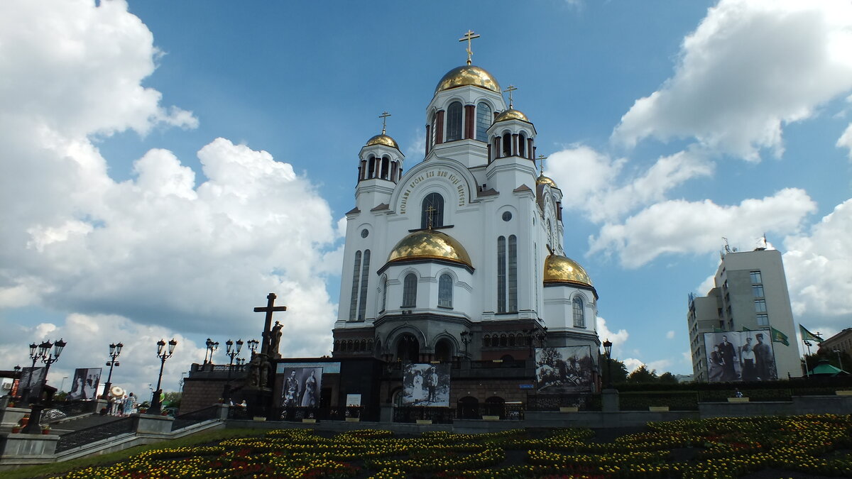 На месте расстрела царской семьи в XXI веке РПЦ отстроила шикарный офис