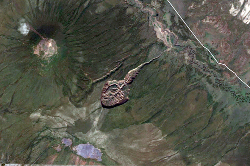 Батагайка. Сибирский кратер Батагайка. Батагайский кратер в Якутии. Сибирский Батагайский разлом. Батагайский разлом Якутия.