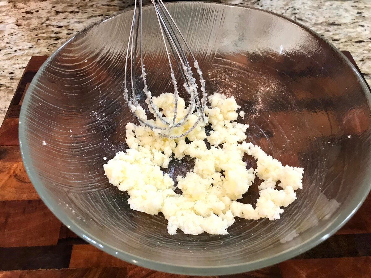 Кекс.  Простой рецепт кекса с изюмом.