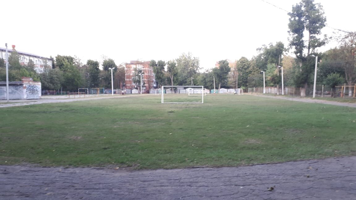Школьный стадион рядом с домом