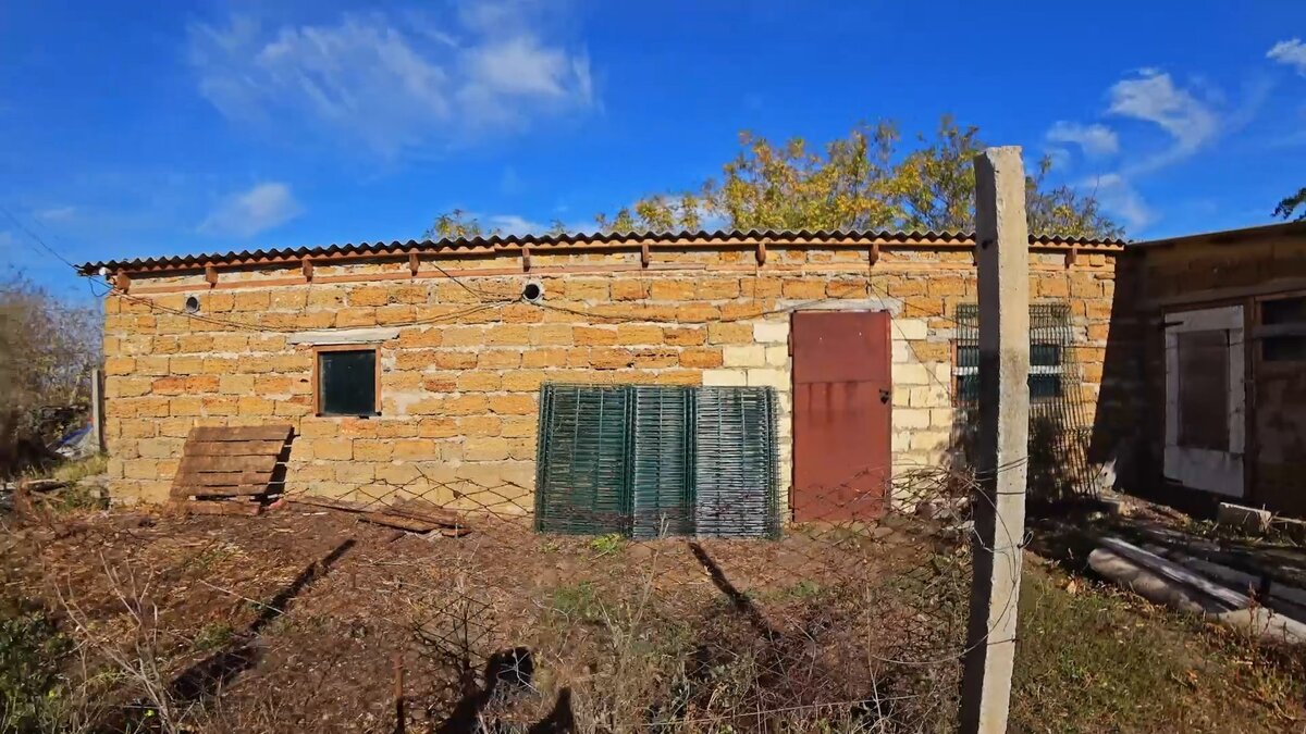 Бывшее здание для скота, которое мы перестраиваем для собак