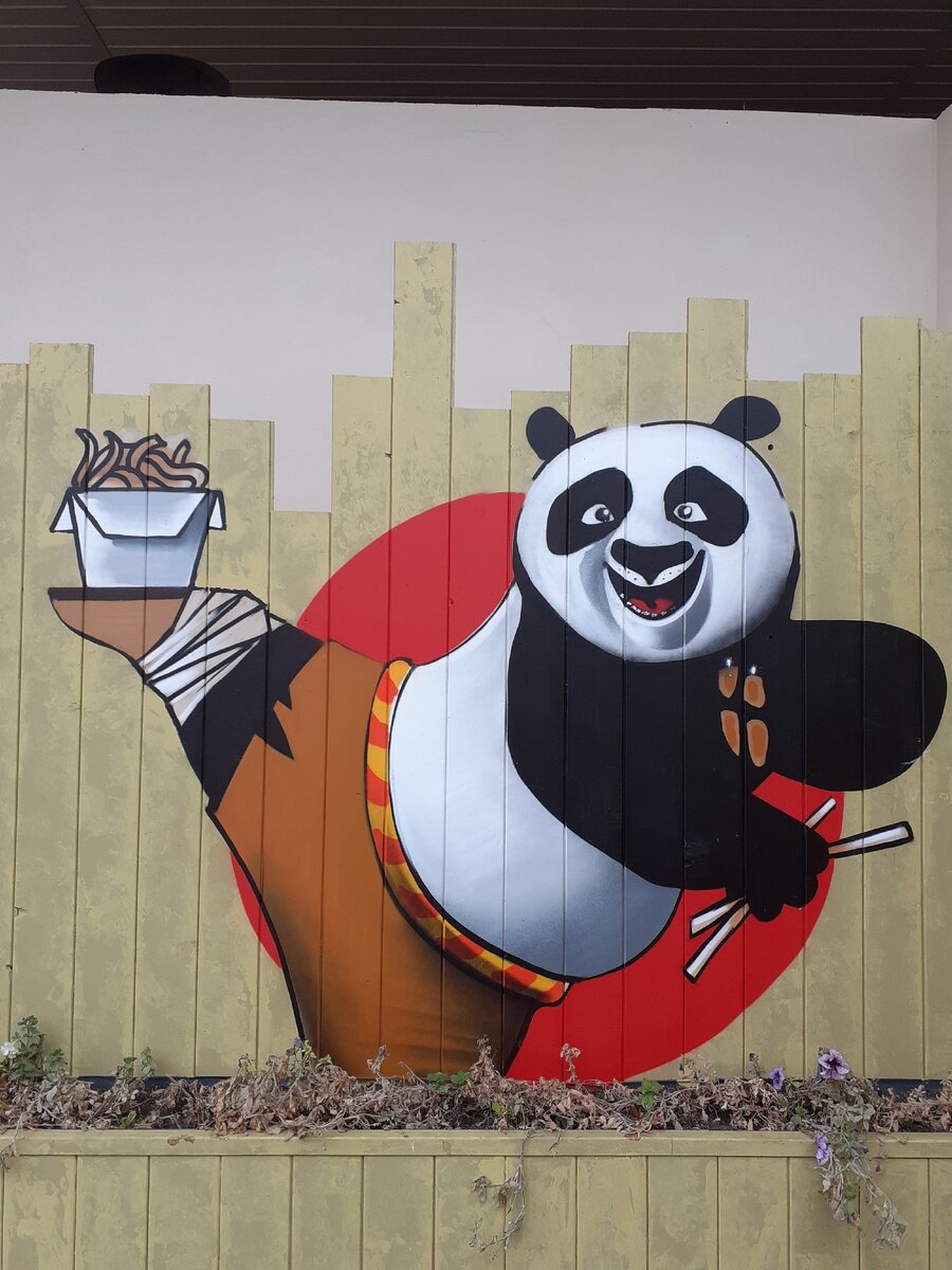 Кунг-фу Панда излучает добро и позитив и притягивает к себе людей!