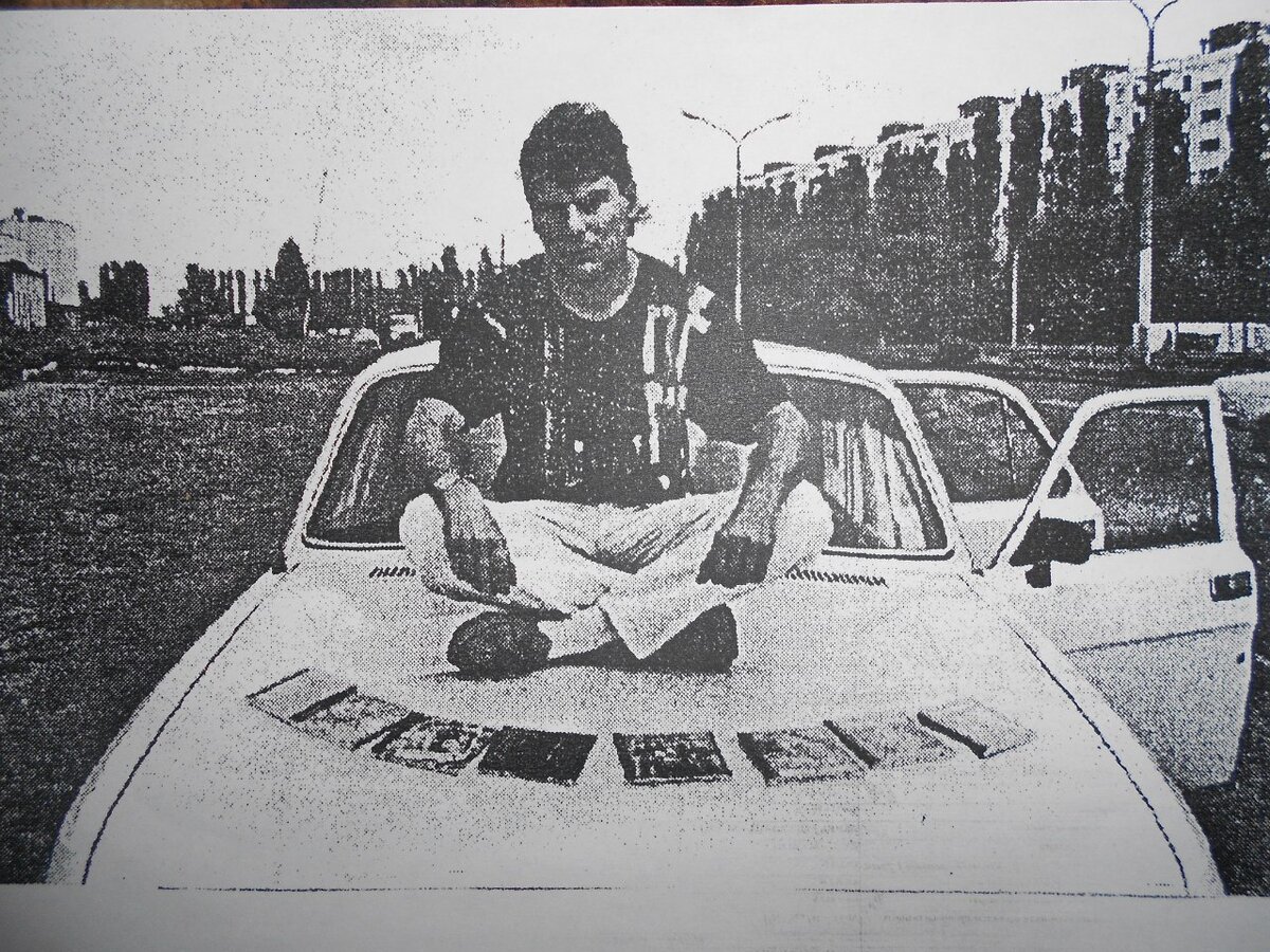 Юра с дисками (фото из открытых источников)