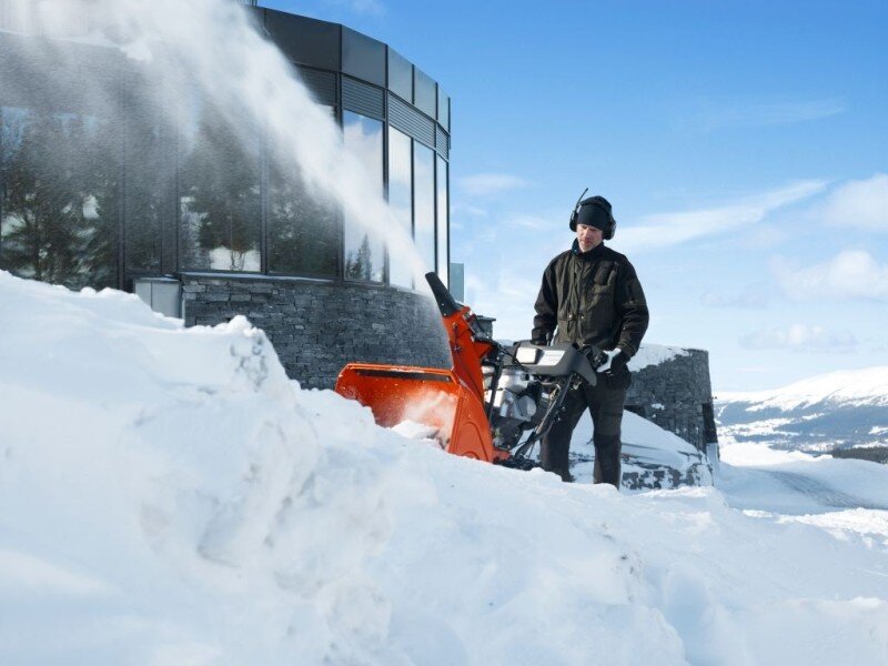 Снегоуборочная машина Husqvarna ST268EP