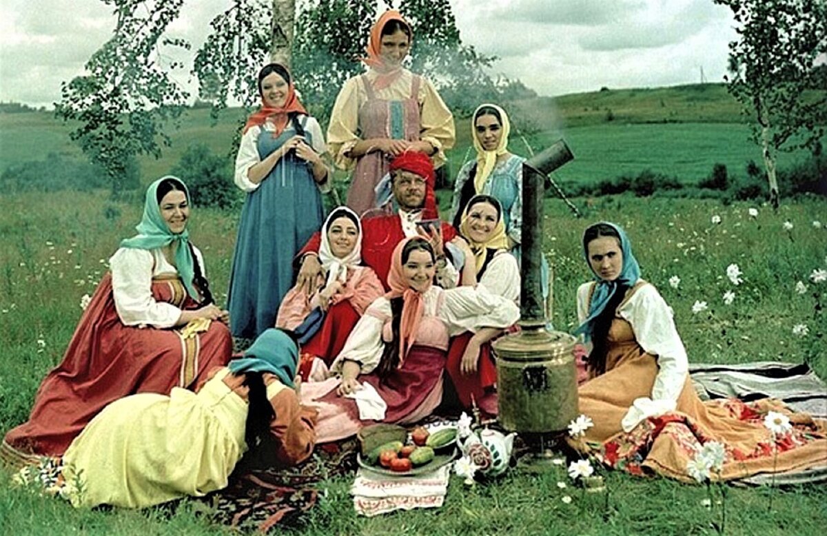 "Гарем" товарища Сухова. Кадр из фильма "Белое солнце пустыни" (фотография взята из интернета)