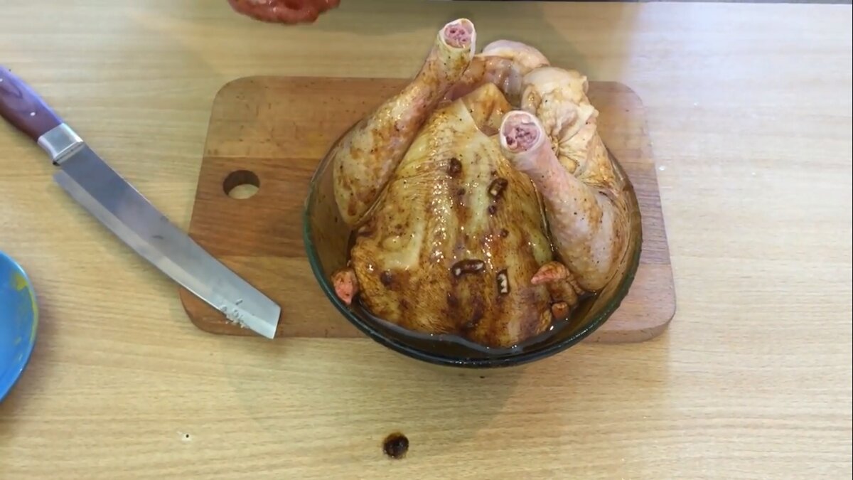 Ароматная запечённая фаршированная курица.