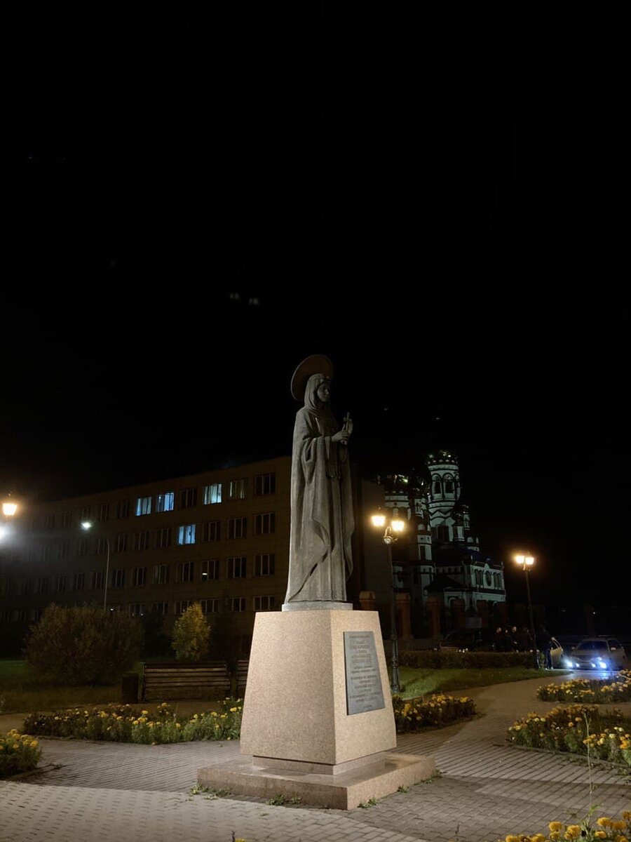 Скульптурная композиция "Святая великомученица Варвара - покровительница горняцкого труда"