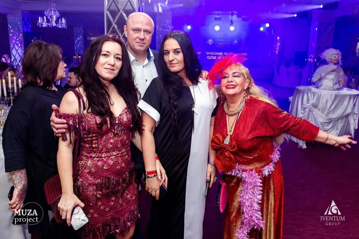 Всеволод Даат и гостьи Royal Magic Show 2019