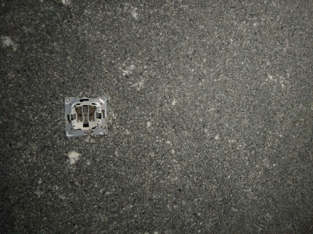 Вид стены сразу после нанесения.