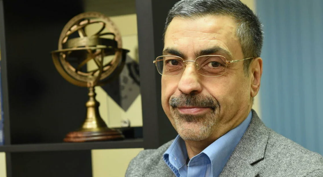 П. Глоба на изображении. 