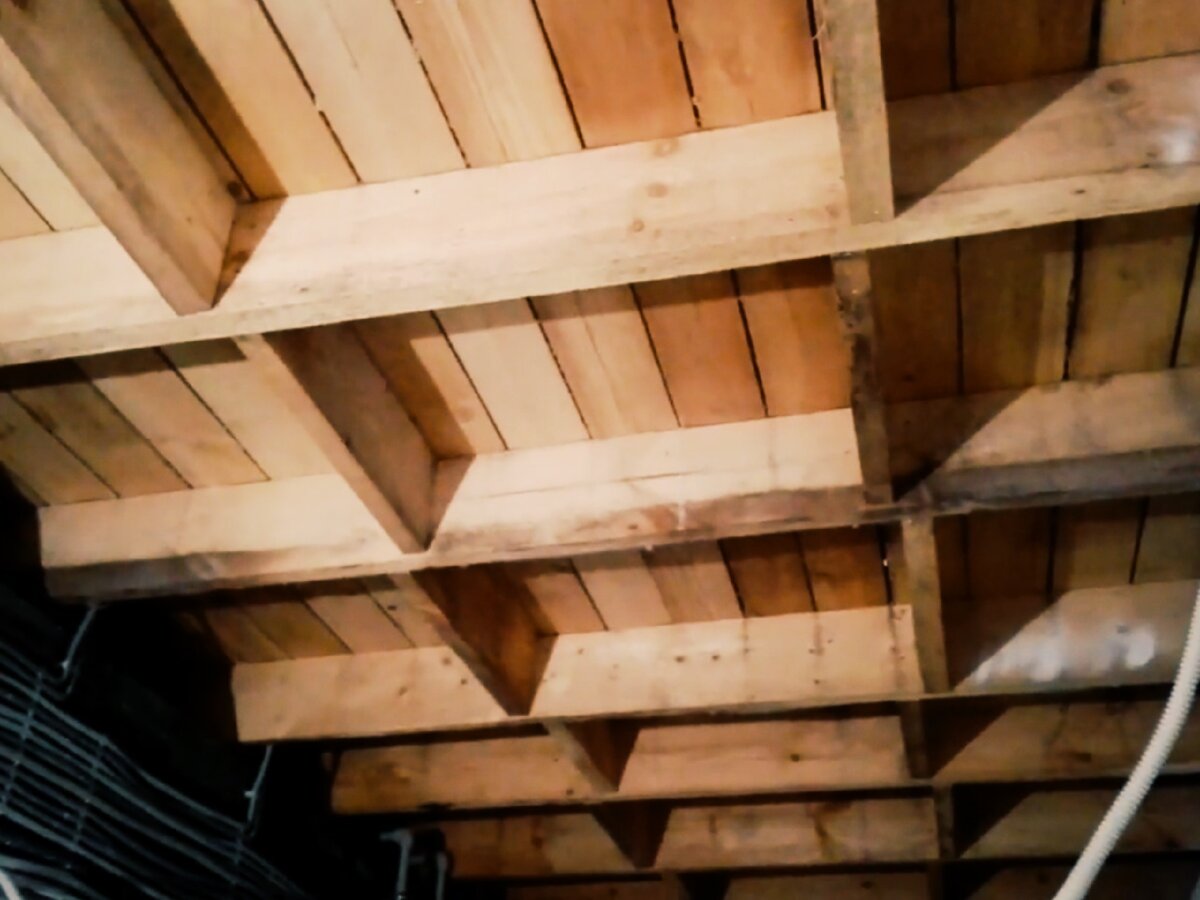 Варианты конструкций и технология устройства в деревянном доме