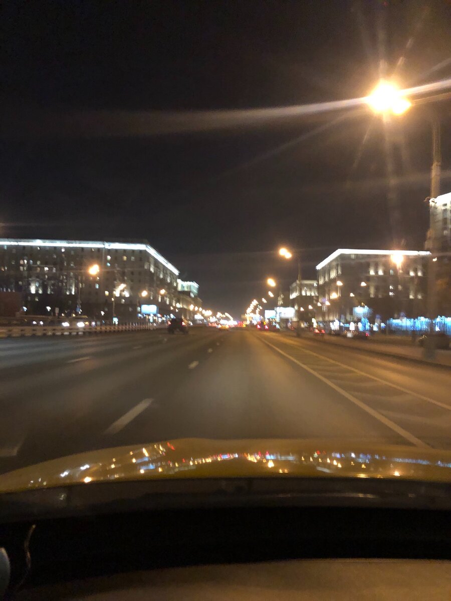 Вечер. Москва.