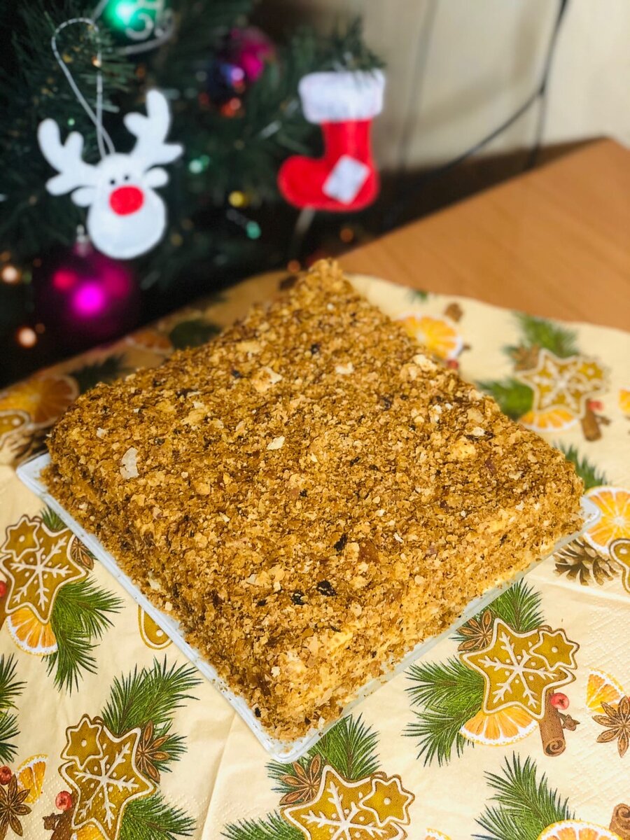 Сверху можно украсить грецкими орехами
