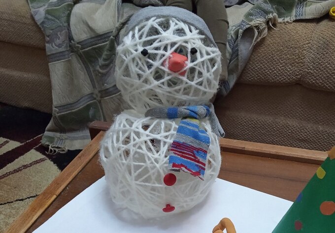 Снеговик из ниток