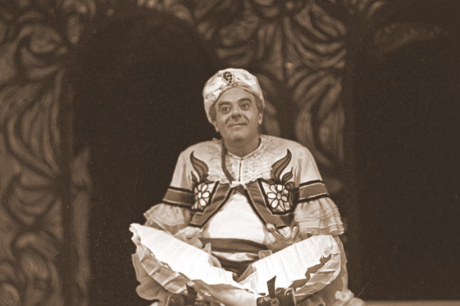 Владимир Этуш на сцене театра