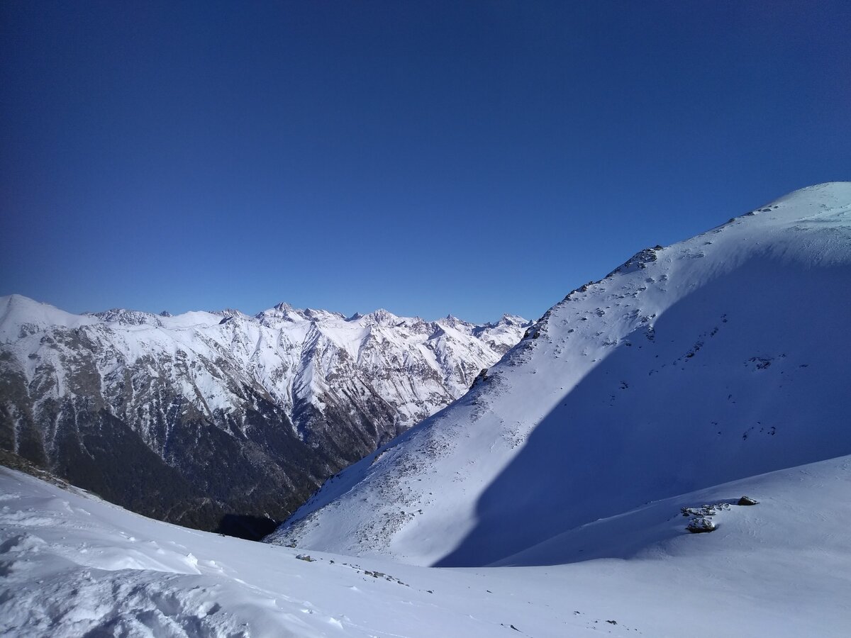 3 тыс. метров. Воздух чистый и морозный.