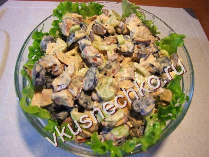 Салат с курицей виноградом и орехами - рецепт и отзывы