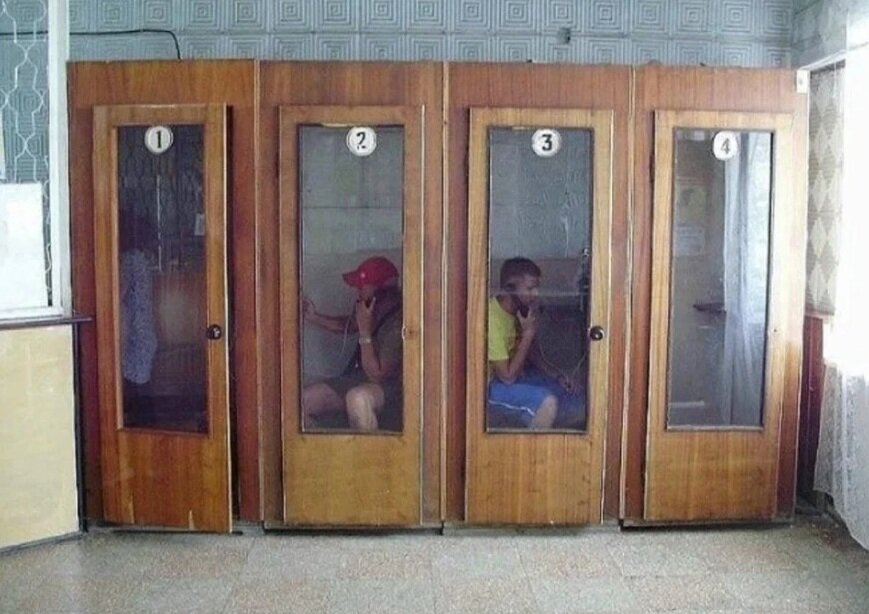 Переговорный пункт. Фото для примера из свободных источников.